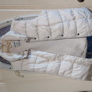 Old navy white puffer vest  XS